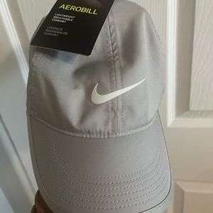 Women’s Nike Aerobill hat NWT